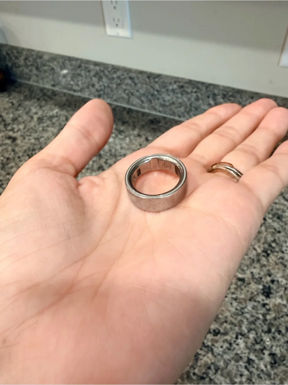 Oura Ring - size 9 (4th generation)